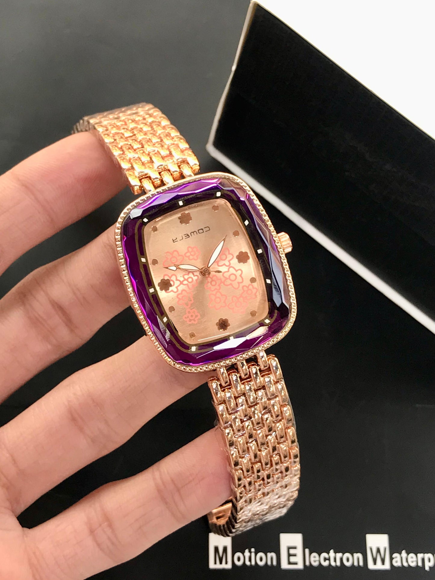 COMELY ORIGINAL WATCH