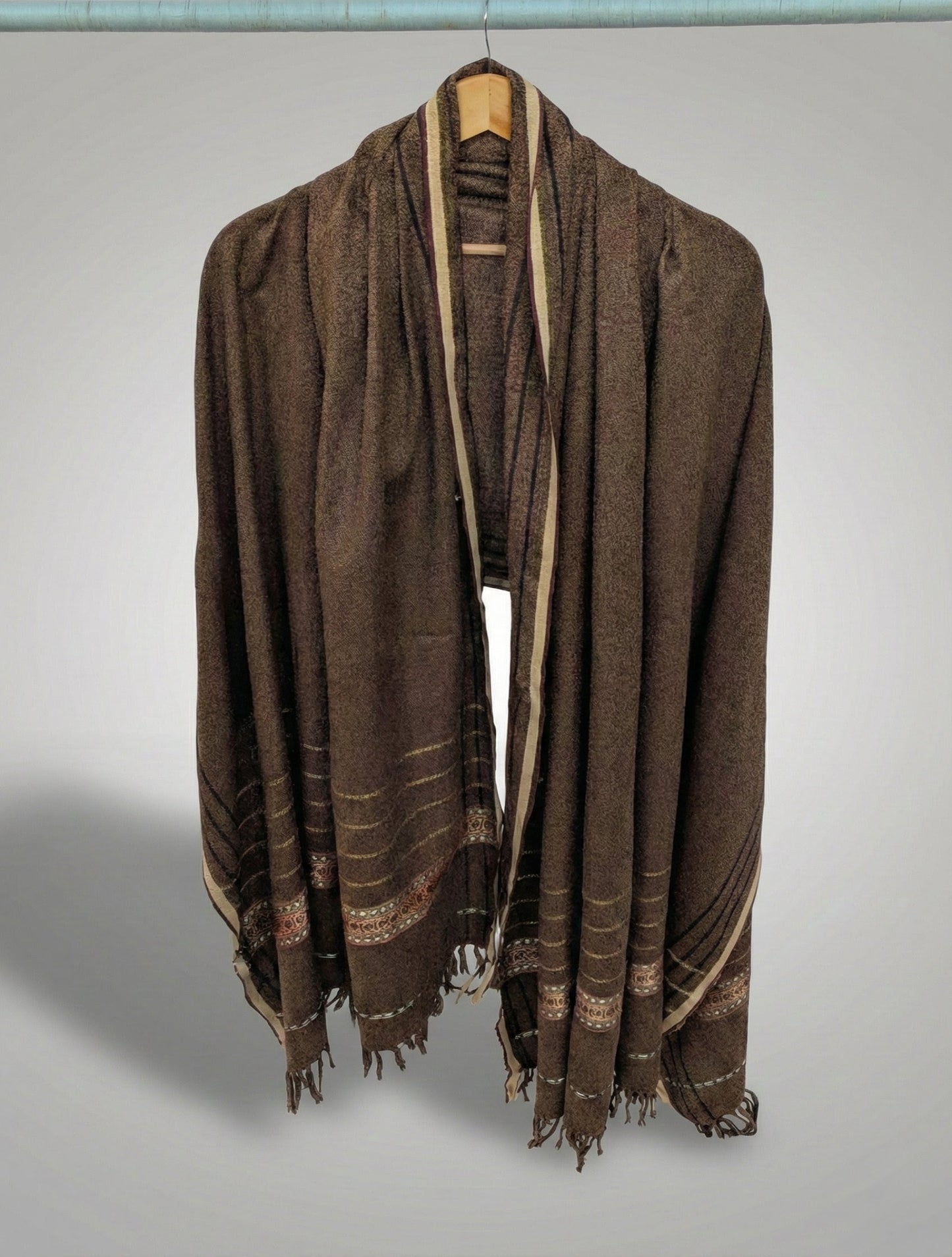 CLASSIC COFFEE BROWN SHAWL WITH GEOMETRIC BORDER