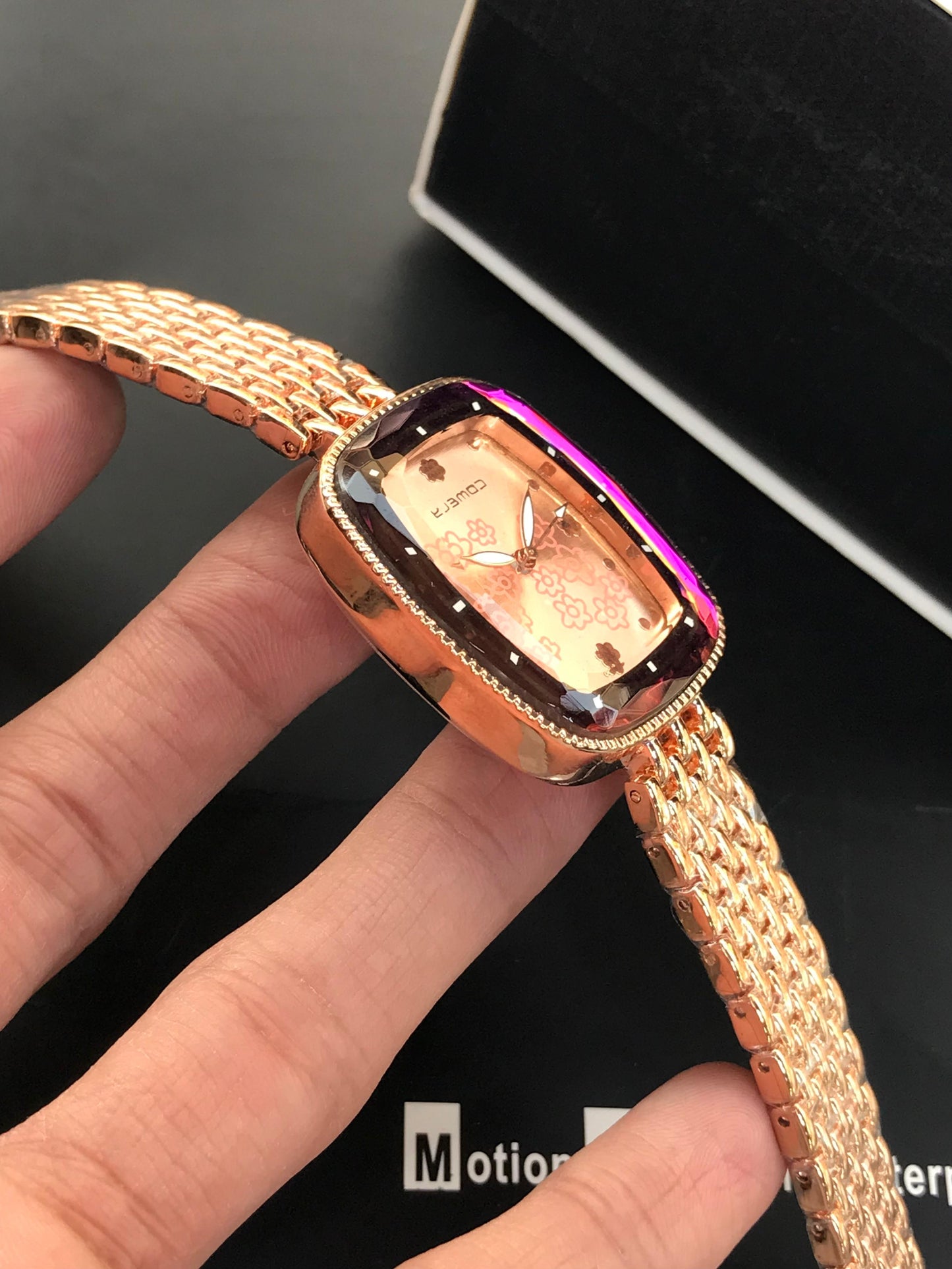 COMELY ORIGINAL WATCH