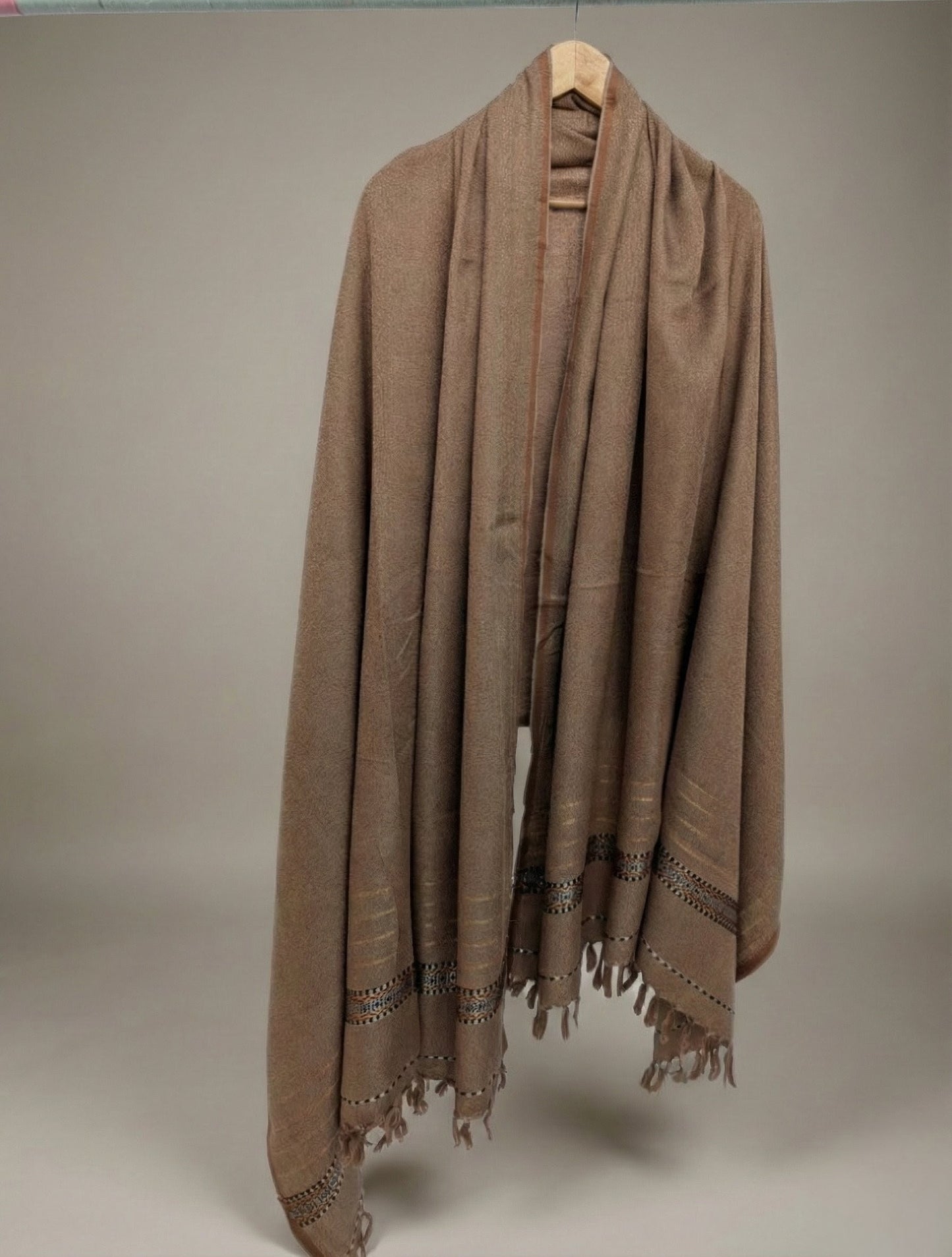 THE HERITAGE SHAWL WITH DETAILED BORDER