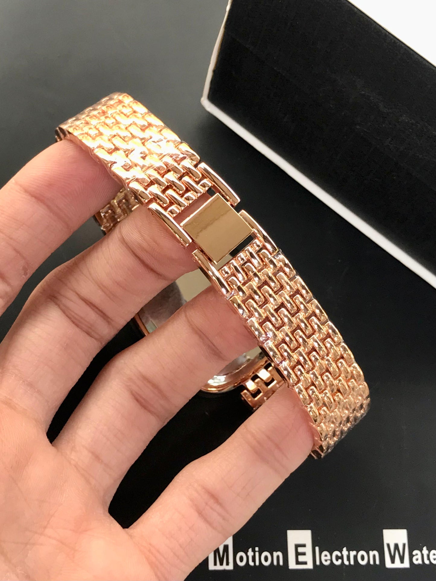 COMELY ORIGINAL WATCH